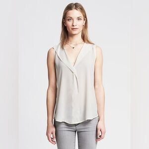 Banana Republic Off-White Sleeveless V-Neck Blouse Size Large EUC